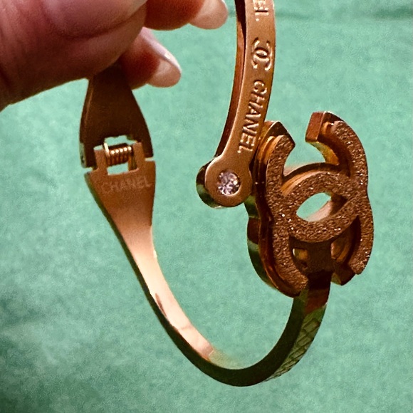 Non-tarnish gold-plated bracelet in pristine condition - Picture 2 of 5